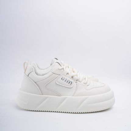 Tenis blancos con plateado