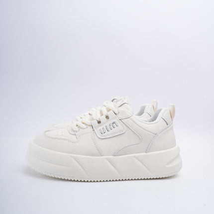 Tenis blancos con plateado