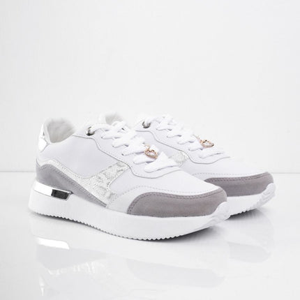 Tenis blancos con print y puntera gris