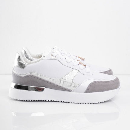 Tenis blancos con print y puntera gris