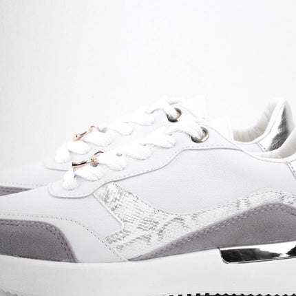Tenis blancos con print y puntera gris
