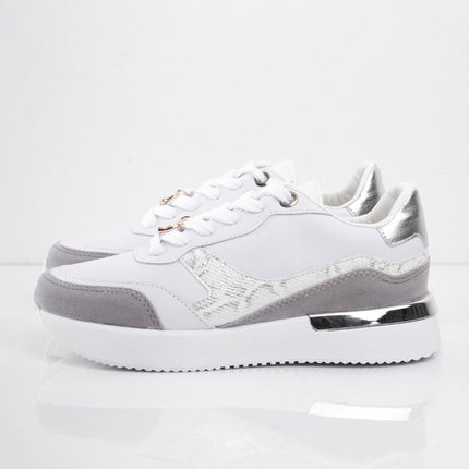 Tenis blancos con print y puntera gris
