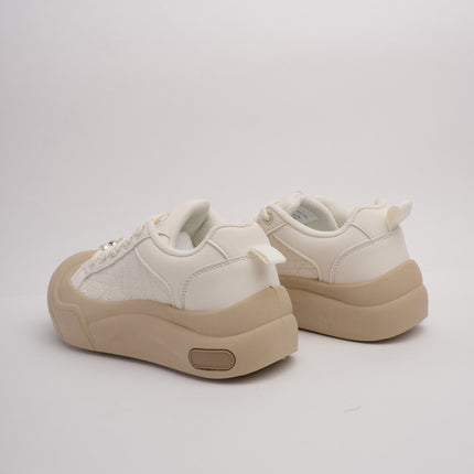 Tenis blancos con taupe y suela gruesa