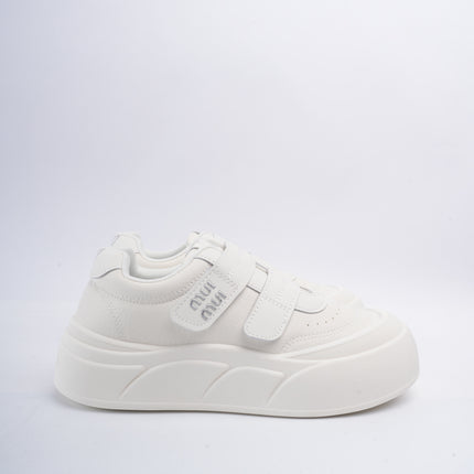 Tenis blancos con velcro