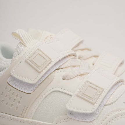 Tenis blancos con velcro