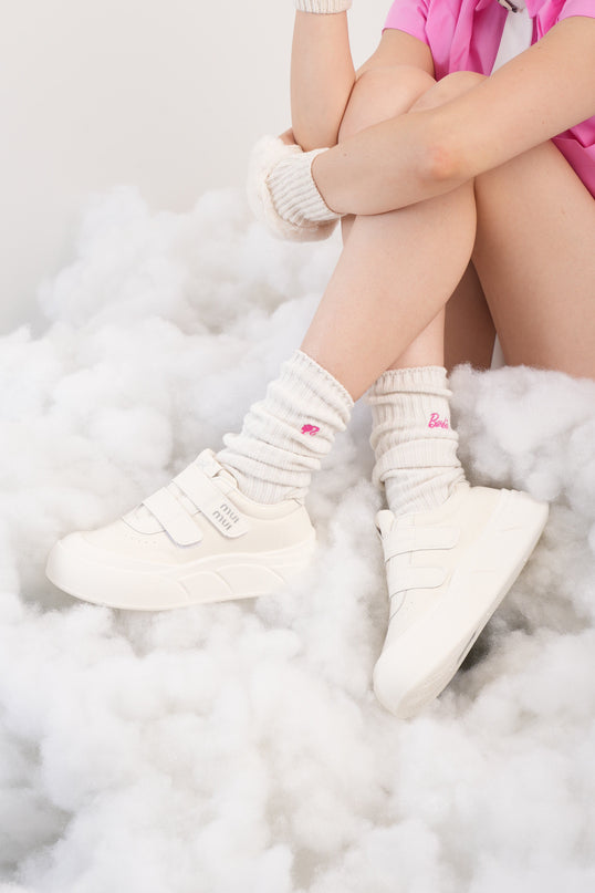 Tenis blancos con velcro