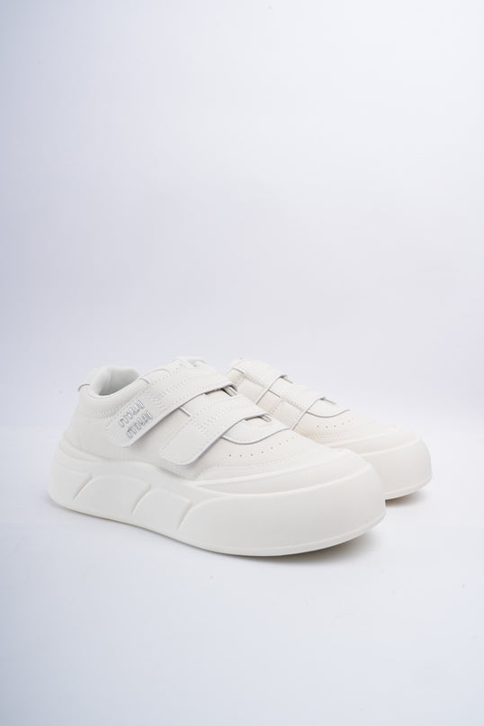 Tenis blancos con velcro