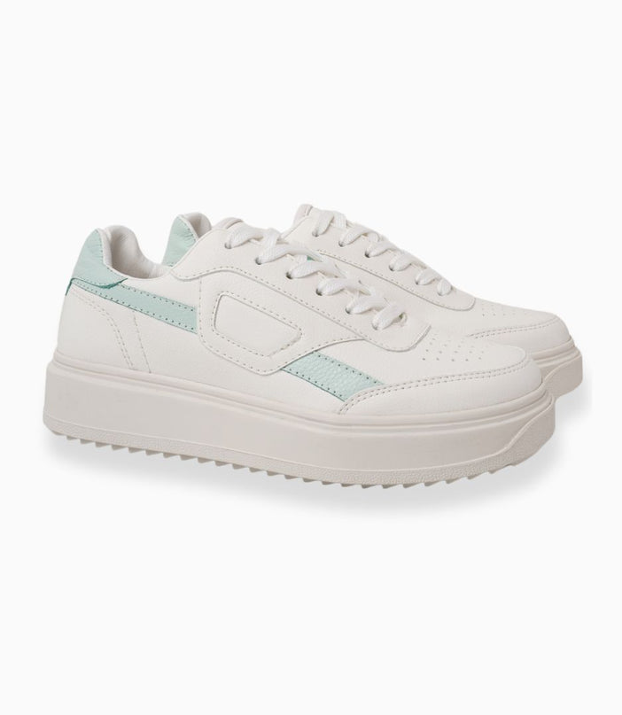 Tenis blancos con verde claro básicos