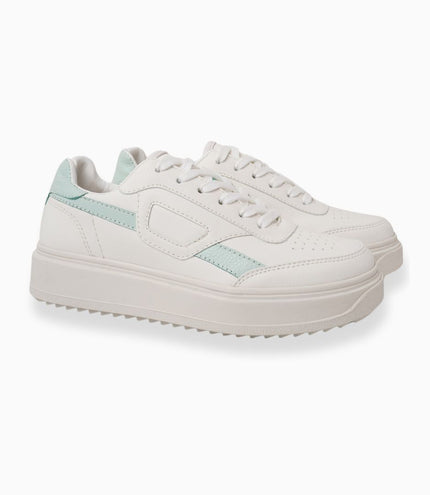 Tenis blancos con verde claro básicos