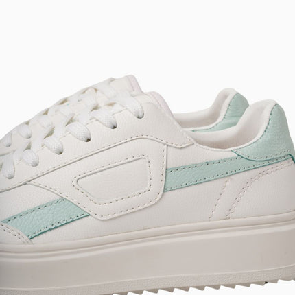 Tenis blancos con verde claro básicos