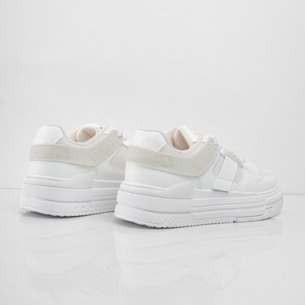 Tenis blancos plataforma con accesorios y apliques