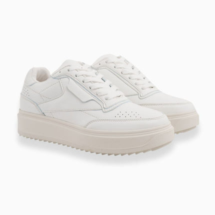 Tenis blancos versátiles