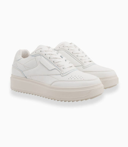 Tenis blancos versátiles