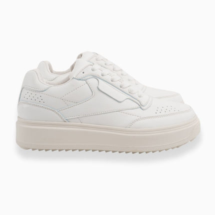 Tenis blancos versátiles