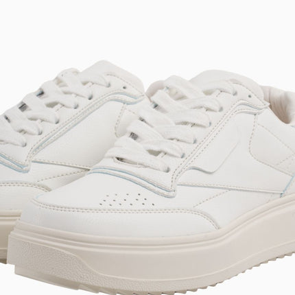 Tenis blancos versátiles