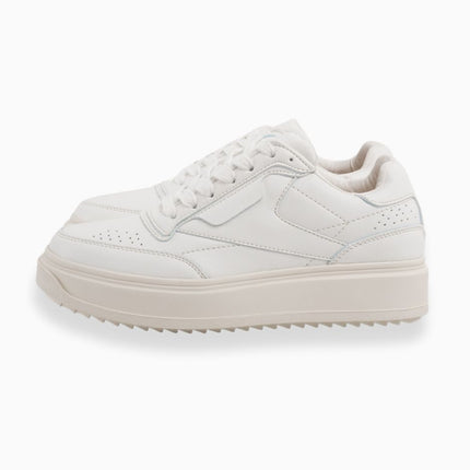 Tenis blancos versátiles