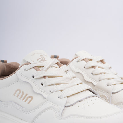 Tenis blancos x café clásicos