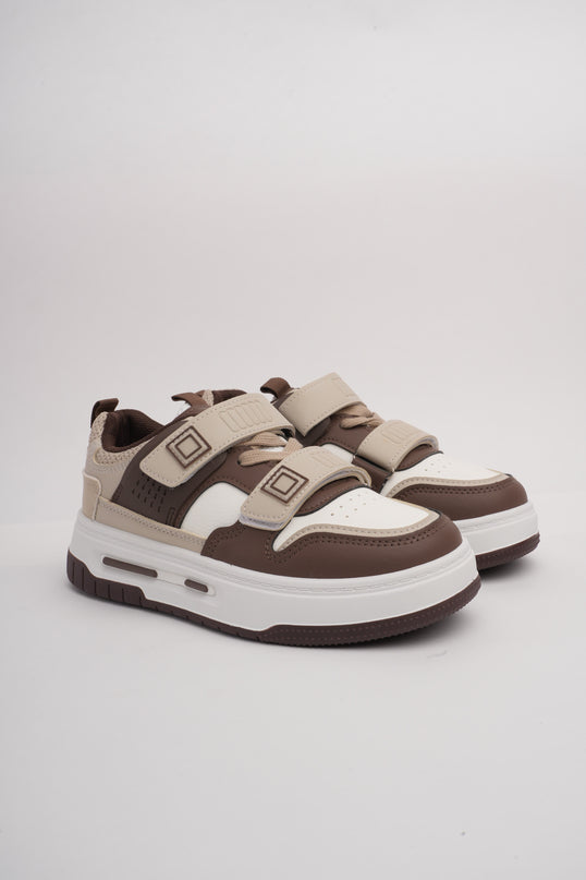 Tenis blancos x café con velcro