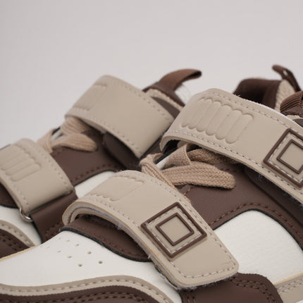 Tenis blancos x café con velcro