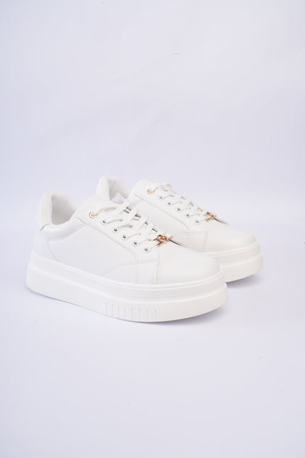 Tenis blancos x plataforma y aplique