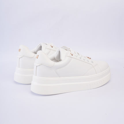 Tenis blancos x plataforma y aplique
