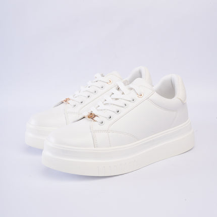 Tenis blancos x plataforma y aplique