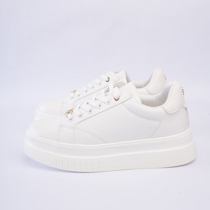 Tenis blancos x plataforma y aplique