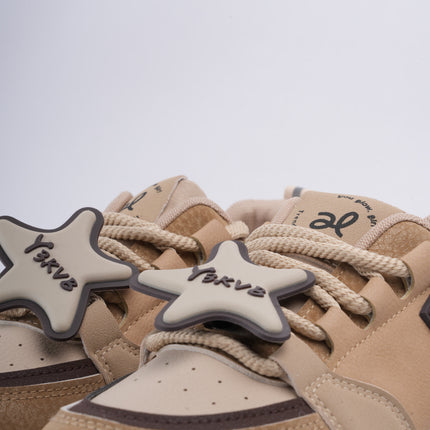 Tenis café y accesorios