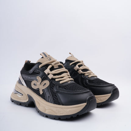Tenis chunky negros con detalles beige