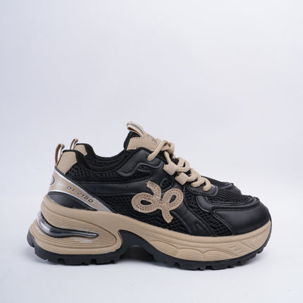 Tenis chunky negros con detalles beige