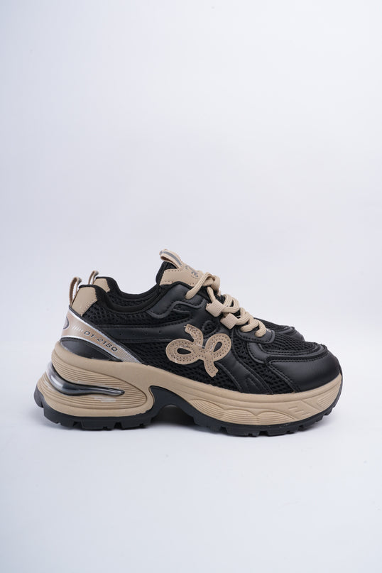 Tenis chunky negros con detalles beige