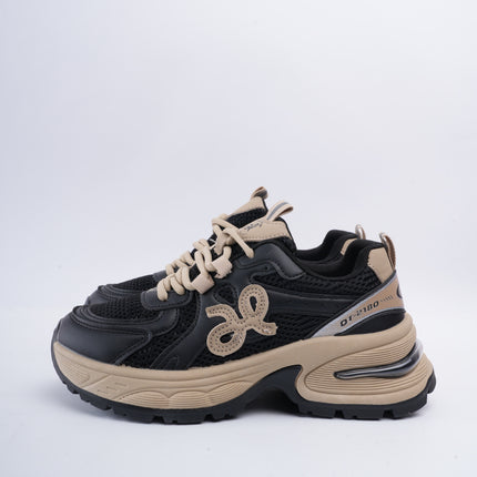 Tenis chunky negros con detalles beige