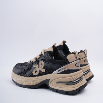 Tenis chunky negros con detalles beige