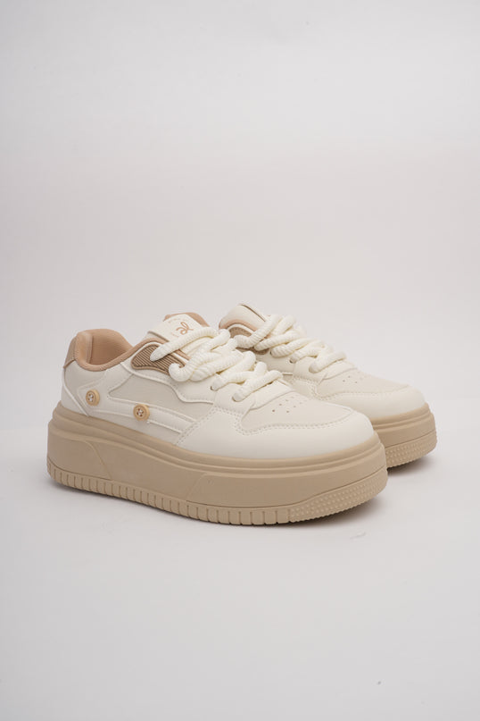 Tenis crema clásicos con plataforma café