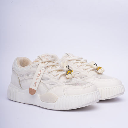 Tenis crema con apliques y suela blanca