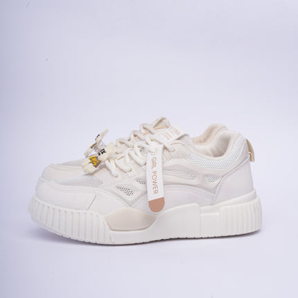 Tenis crema con apliques y suela blanca