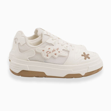 Tenis crema con beige y apliques