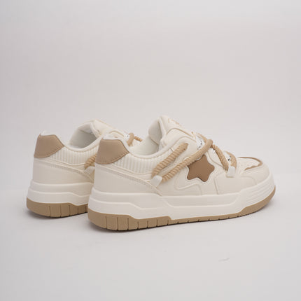 Tenis crema con café diseño estrella