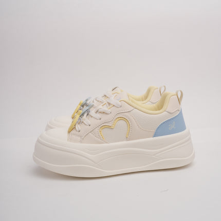 Tenis crema con detalles azul y amarillo