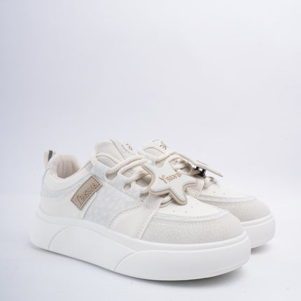 Tenis crema y accesorios