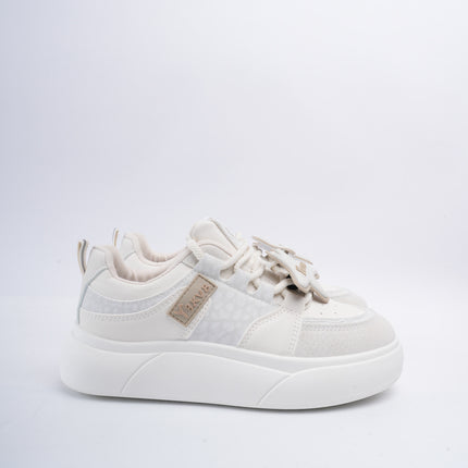 Tenis crema y accesorios