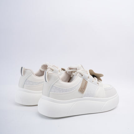 Tenis crema y accesorios