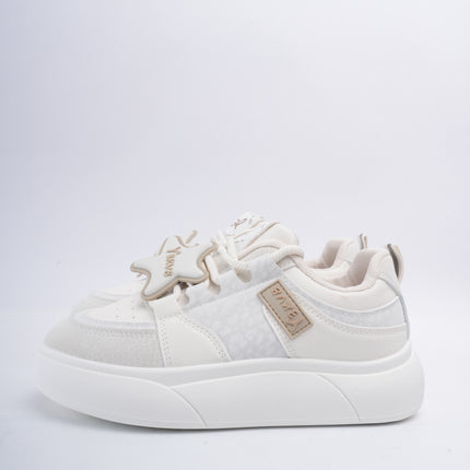 Tenis crema y accesorios