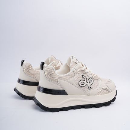 Tenis deportivos beige con plataforma