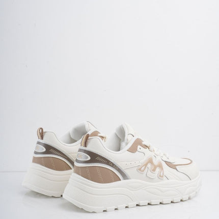 Tenis deportivos blancos con detalles beige