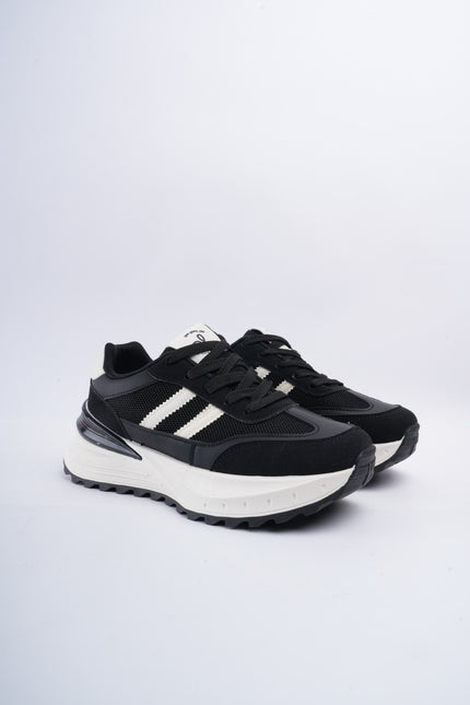 Tenis deportivos negros con blanco