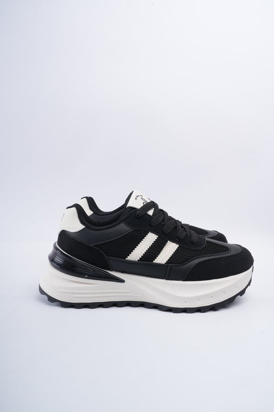 Tenis deportivos negros con blanco