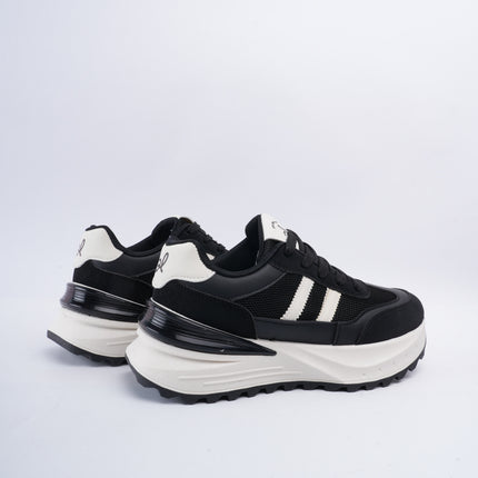 Tenis deportivos negros con blanco
