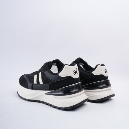 Tenis deportivos negros con blanco