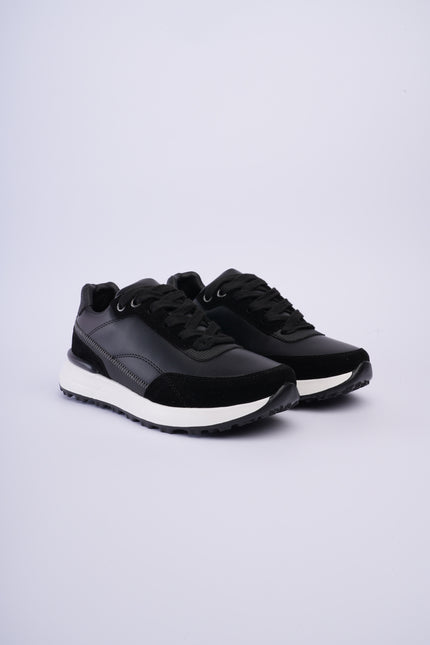 Tenis deportivos negros con detalles